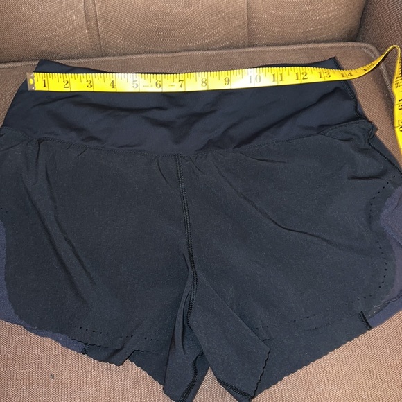 Lululemon Black Shorts size 6 - Picture 4 of 7
